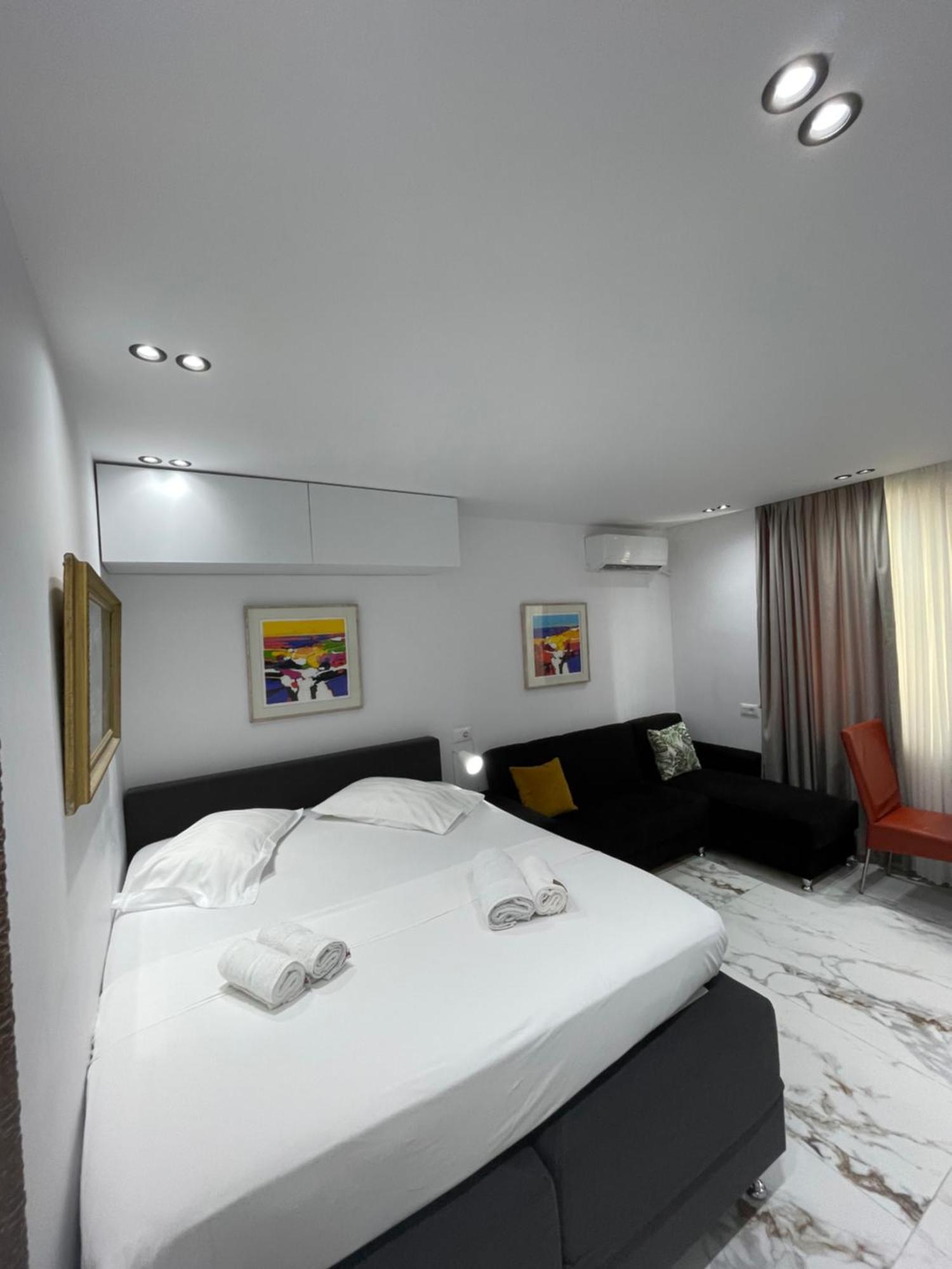 Midnight Apartments Tirana Exterior photo
