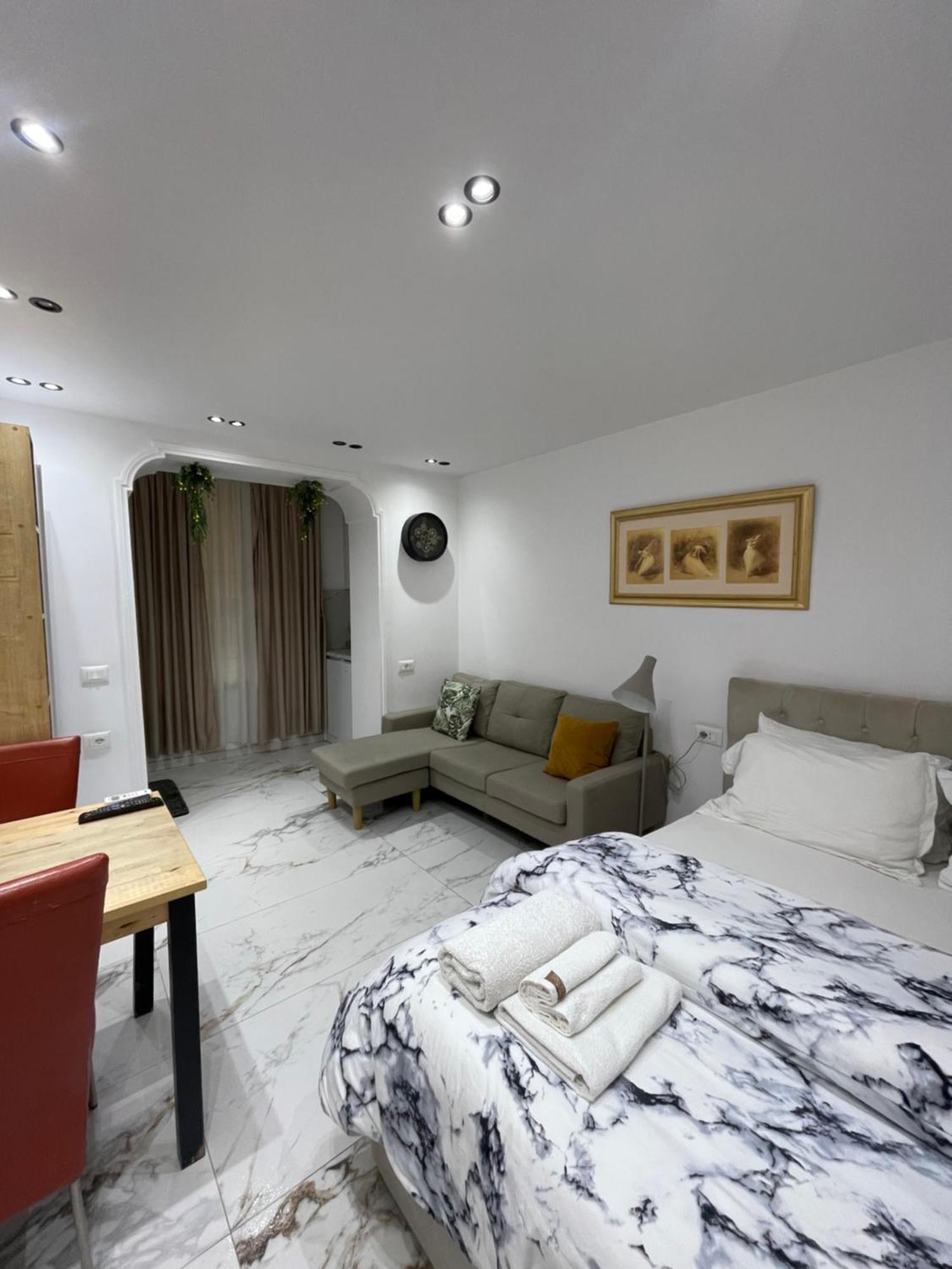 Midnight Apartments Tirana Exterior photo